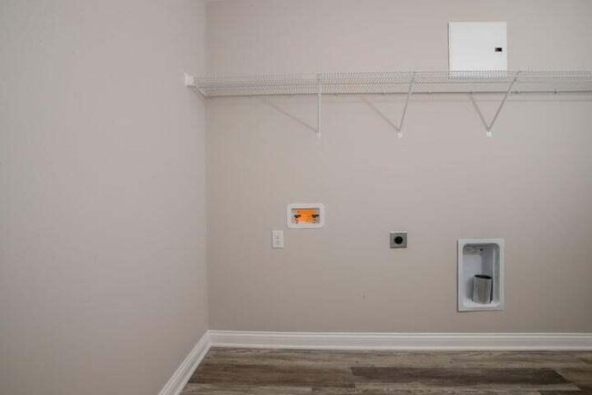 Building Photo - 932 Camden Ct