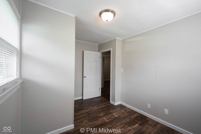 Building Photo - 126 Lewis Dr