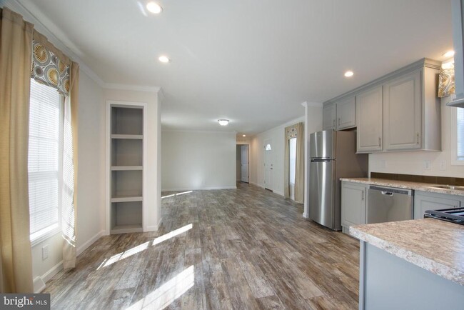 Building Photo - 17 Loxley Ln