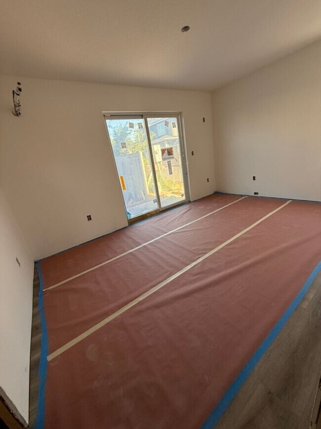 Building Photo - NYB-671