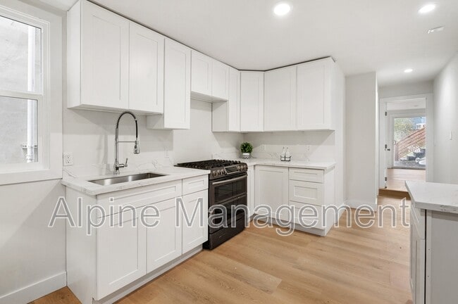 Building Photo - 830 47th St