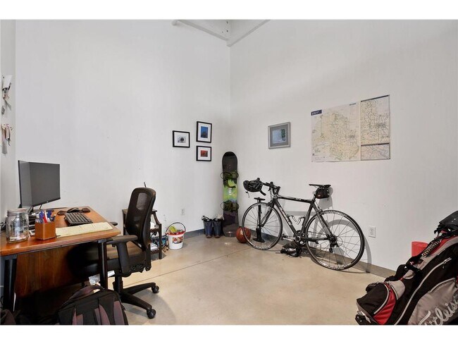 Building Photo - 700 N Washington Ave