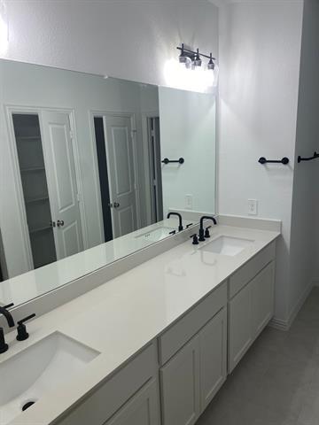 Building Photo - 1613 Pne Vly Dr