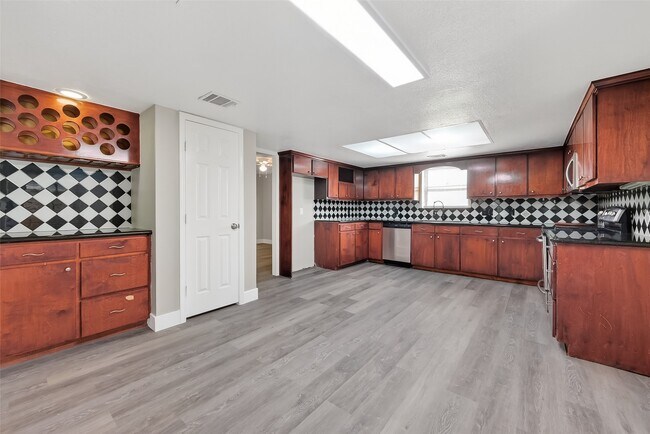 Building Photo - 4002 Cedar Ridge Ct