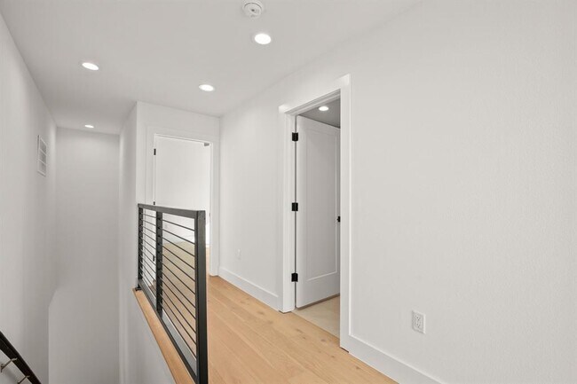 Building Photo - 2715 Sweeney Ln