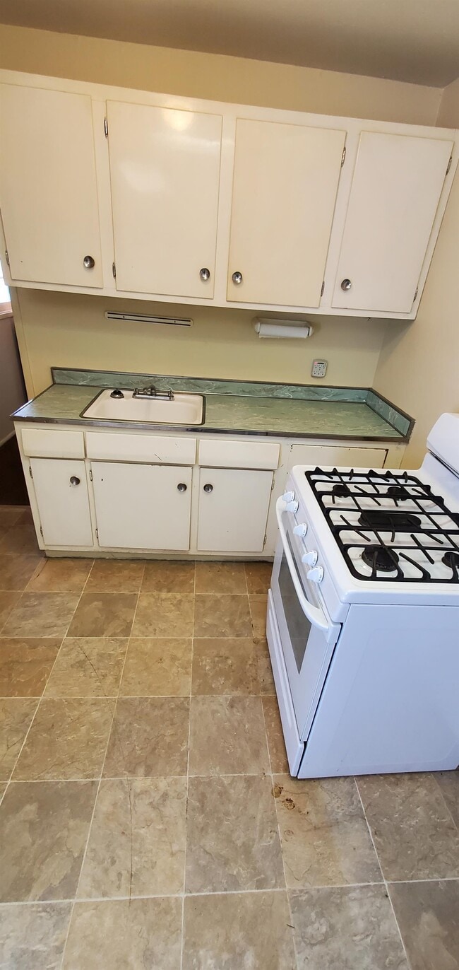 Building Photo - 182 Jacolyn Dr NW