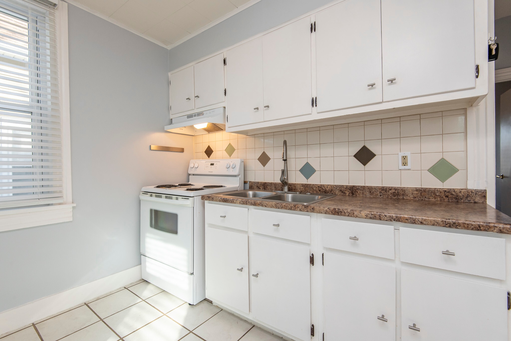 Kitchen - 2615 N Wauwatosa Ave