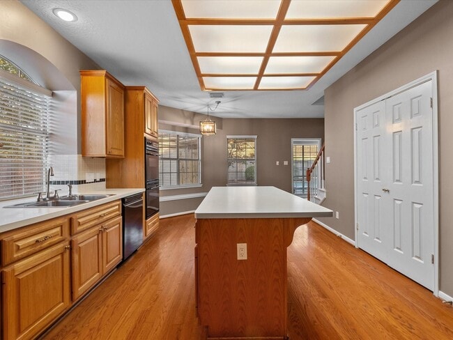 Building Photo - 2210 Crimson Cove Ct