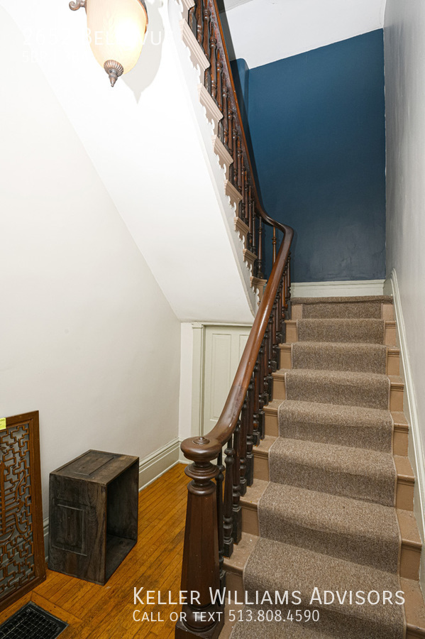 Building Photo - 2652 Bellevue-