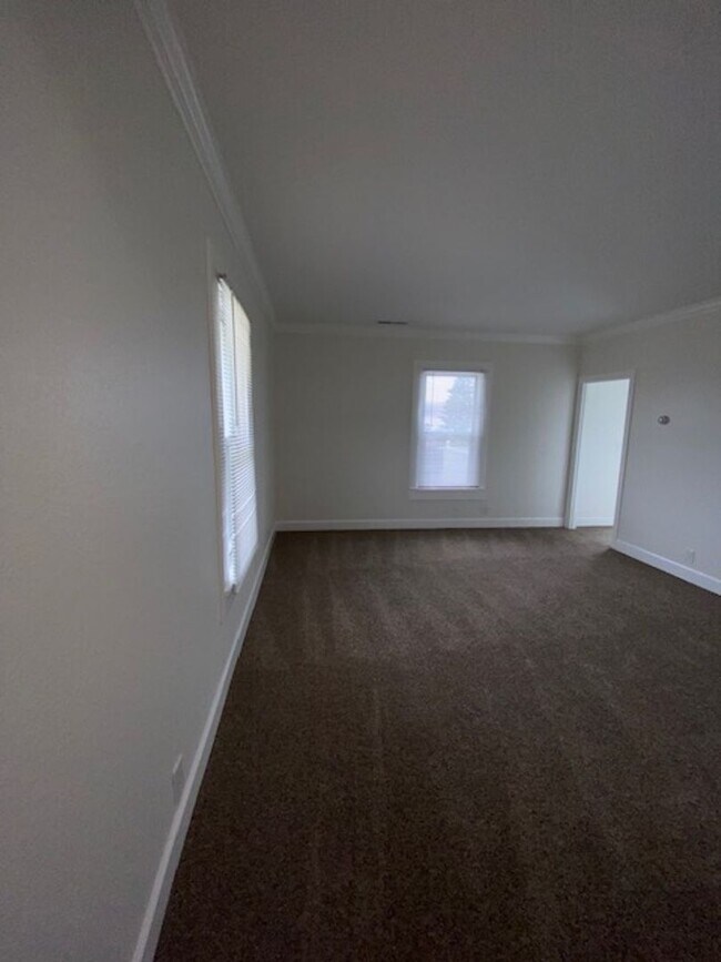 Building Photo - Laine Hill Condominiums