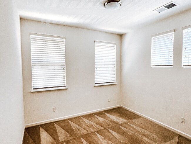 Building Photo - Upgraded Dublin Townhome near Emerald Park Elementary