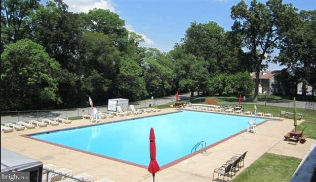 Building Photo - 204 Brecknock Terrace E