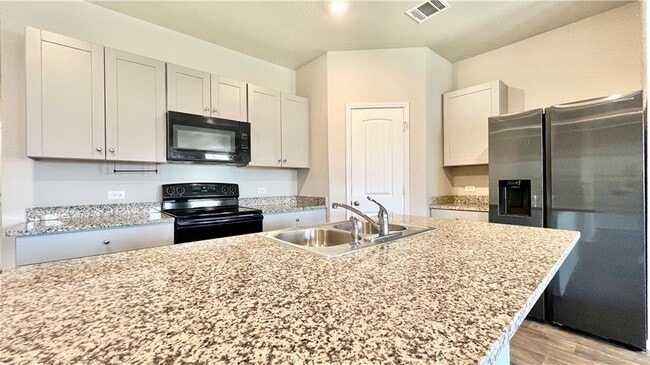 Building Photo - 5913 Shanjia Dr