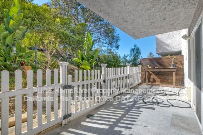 Building Photo - 2415 La Costa Ave