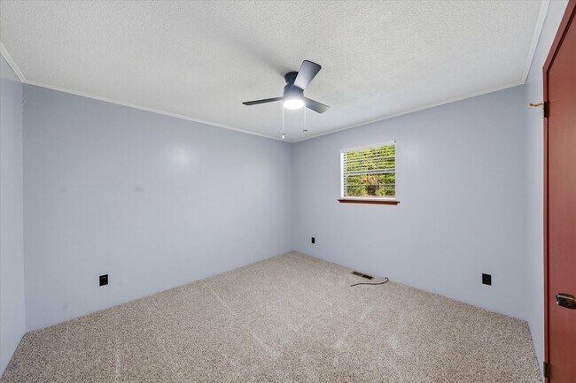 Building Photo - 250 Goodfield Creek Rd