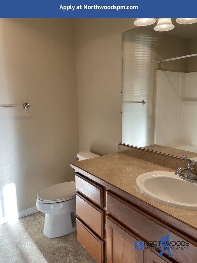 Building Photo - Very Nice 2 Bedroom 2 Bath Home Located in a 55+ Community in Central Point