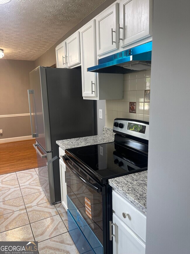 Building Photo - 320 Willow Springs Dr