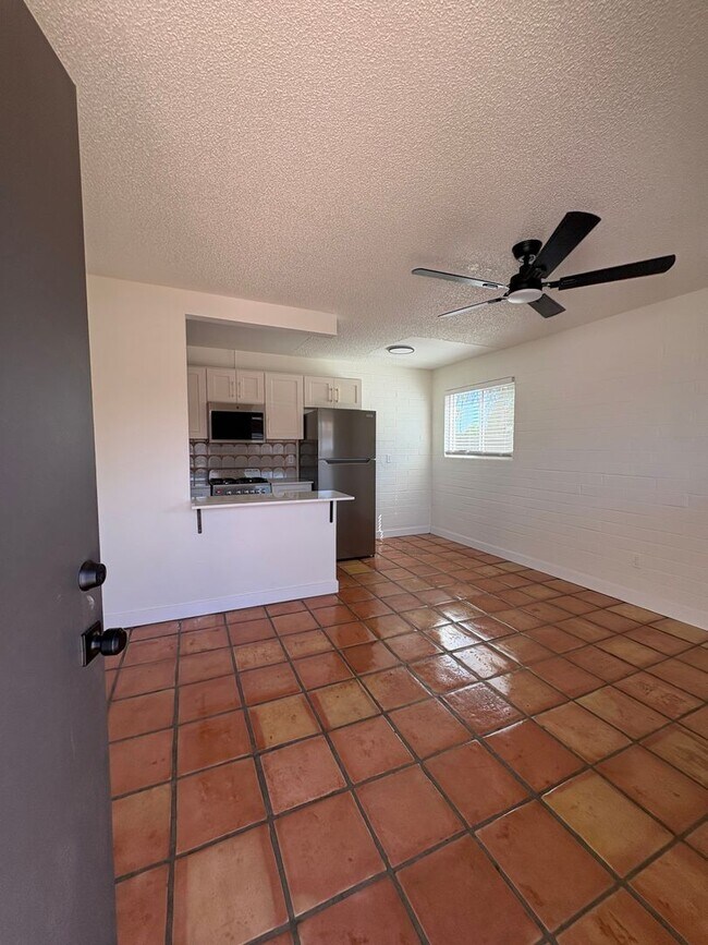 Building Photo - 817 S Melody Ln