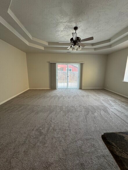 Building Photo - 992 Heather Way