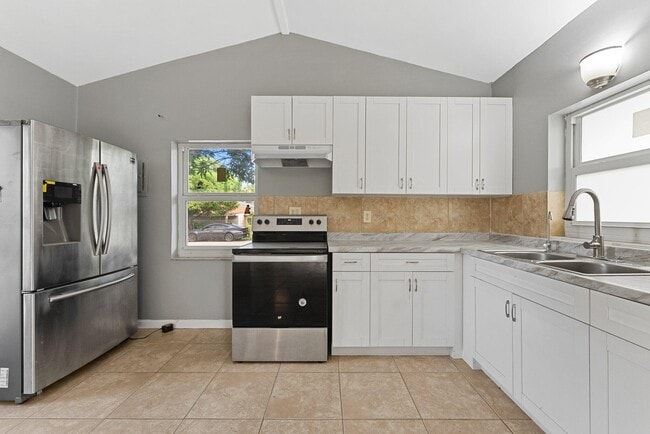 Building Photo - 6124 SW 38th St