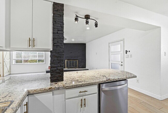 Building Photo - 513 Cardon St