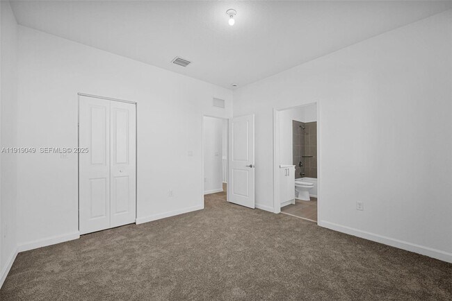 Building Photo - 1400 SE 6th Rd