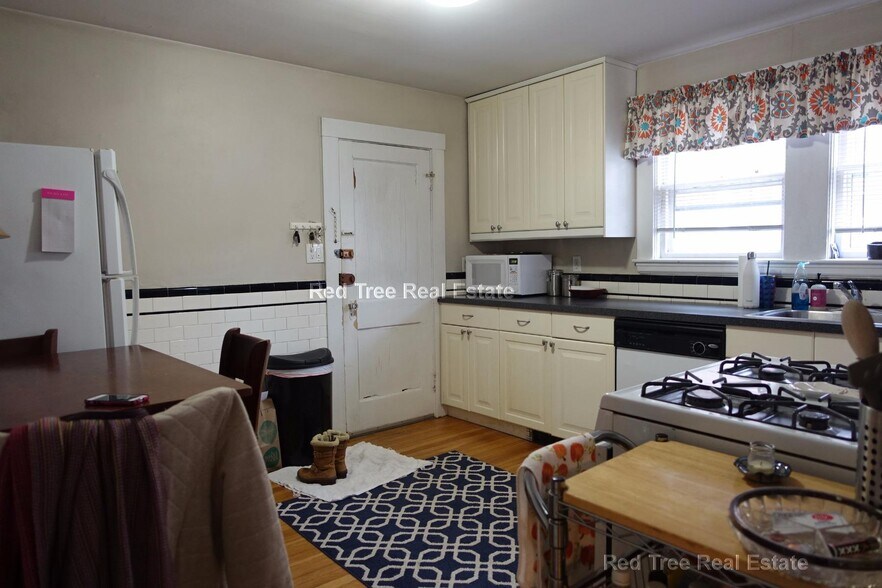 Building Photo - 50 Colborne Rd