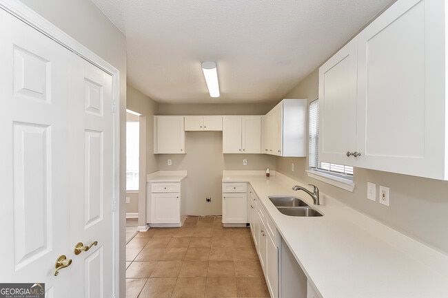 Building Photo - 7949 Mustang Ln