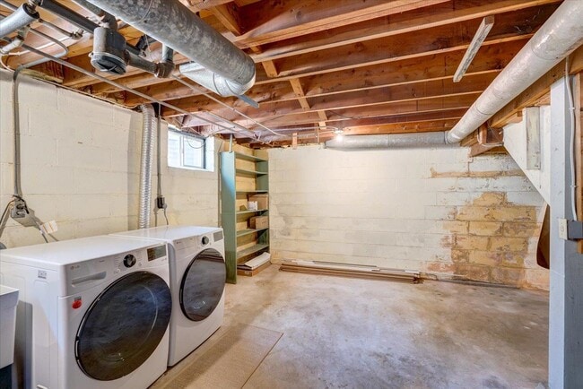 Building Photo - 401 Merrill Crest Dr