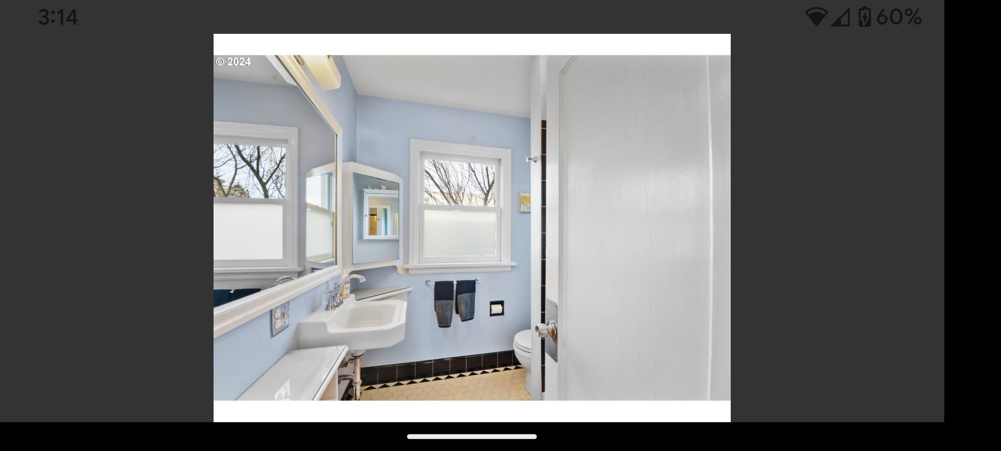 Main floor bath - 5625 SE Powell Blvd