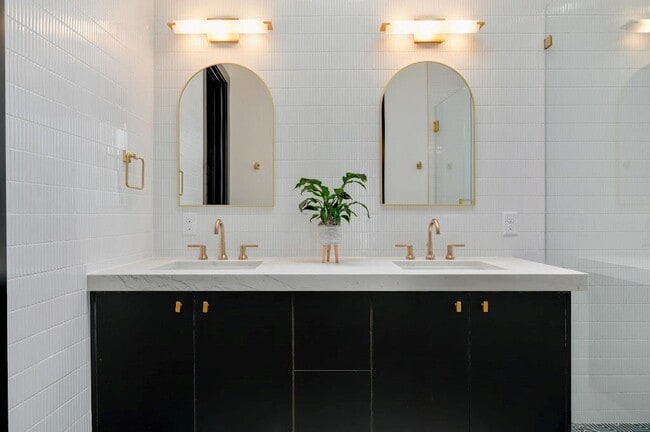 Building Photo - 7809 Woodrow Ave