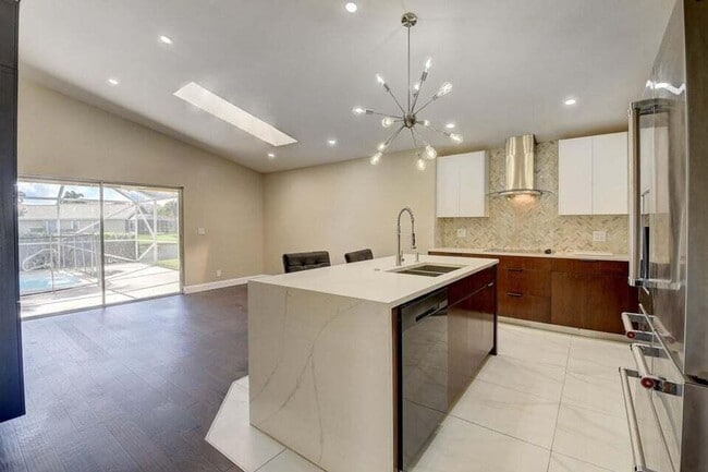 Building Photo - 8561 Tourmaline Blvd