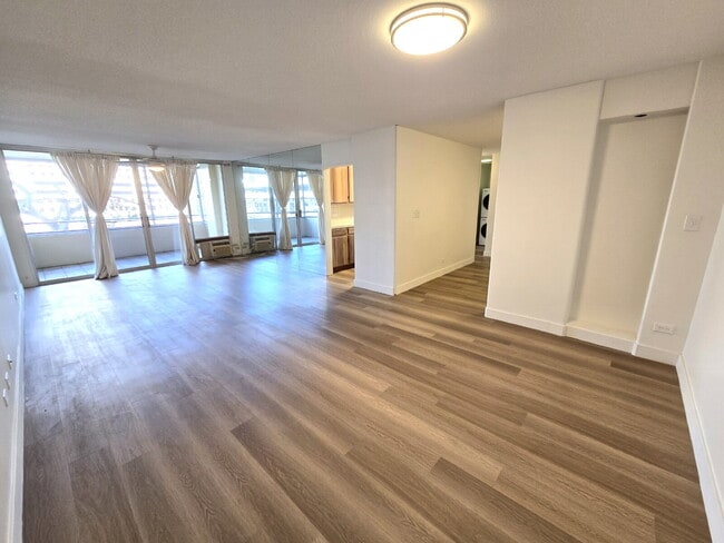 Building Photo - Large 2br/2ba/1pkg Condo near Blaisdell!