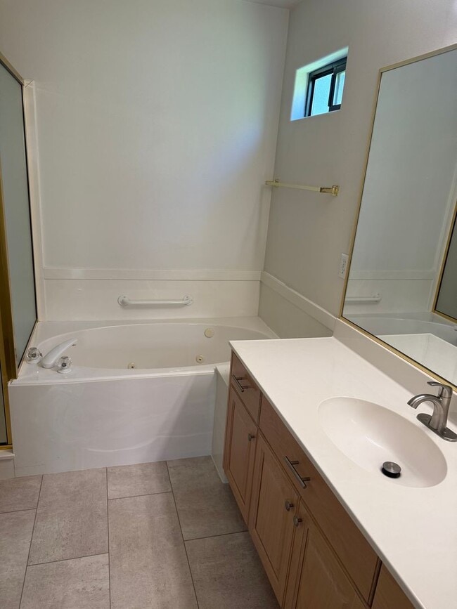 Building Photo - Single-Level Home with Community Pool, Gym, and More!