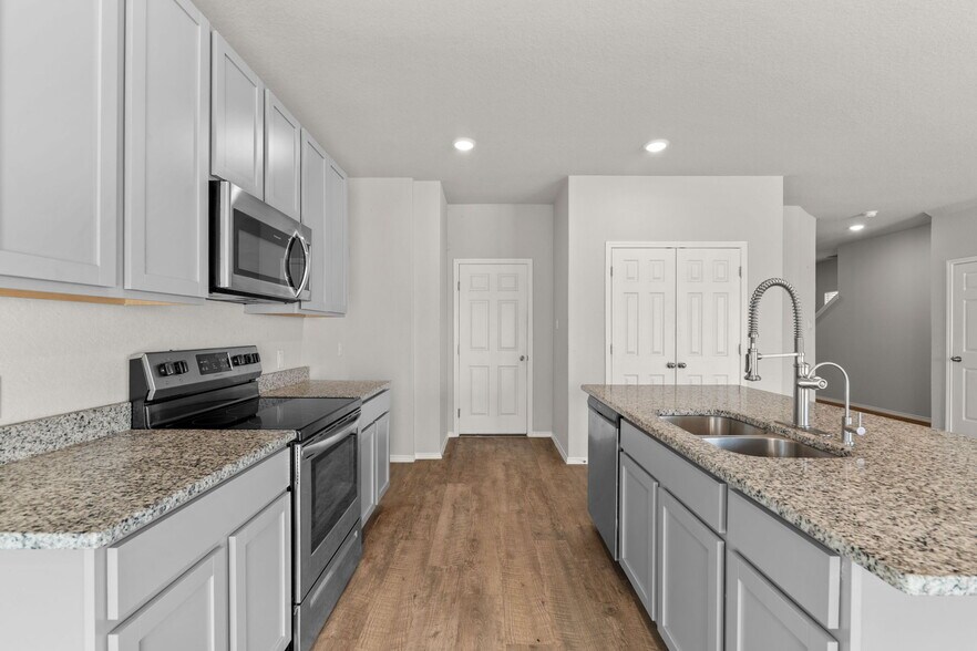 Building Photo - 3452 Redbud Grv