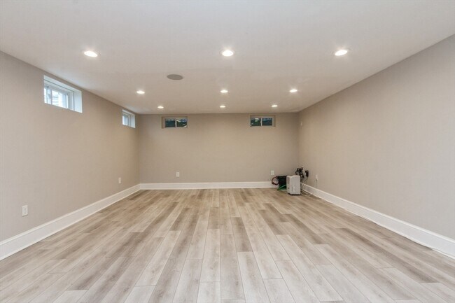 Building Photo - 37 Philbrick Rd