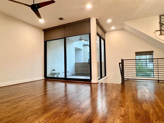 Building Photo - 2322 Camden Dr