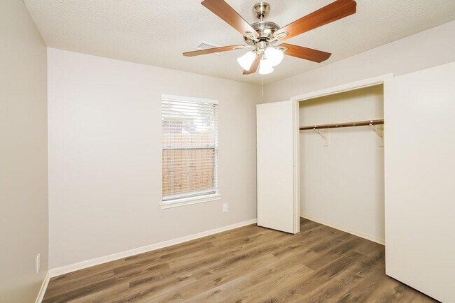 Building Photo - 5200 Rockwood Dr