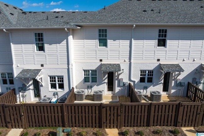 Building Photo - 1195 Windsor Sq