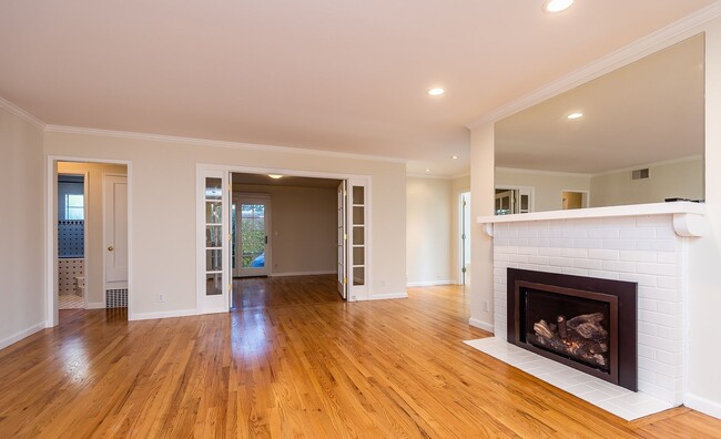 Building Photo - 15870 Orange Blossom Ln