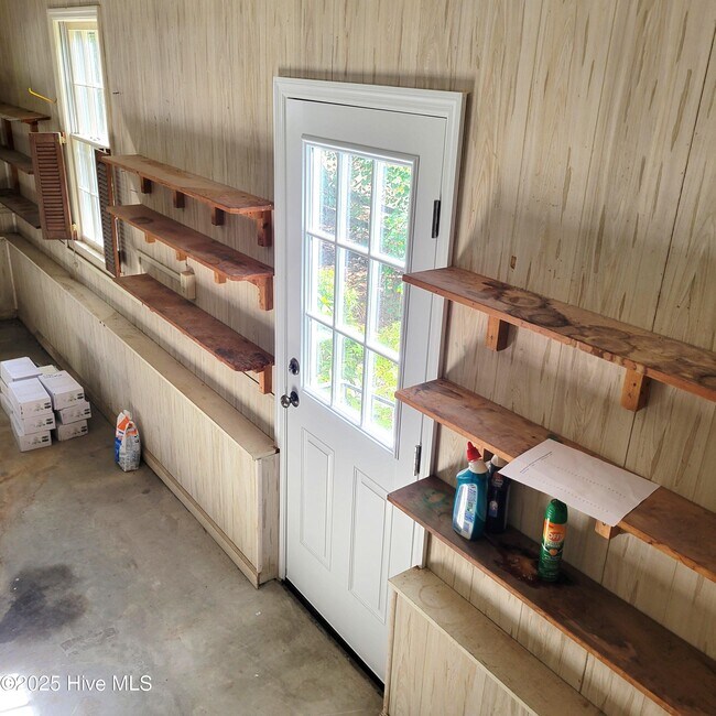 Building Photo - 62 Pine Ridge Dr