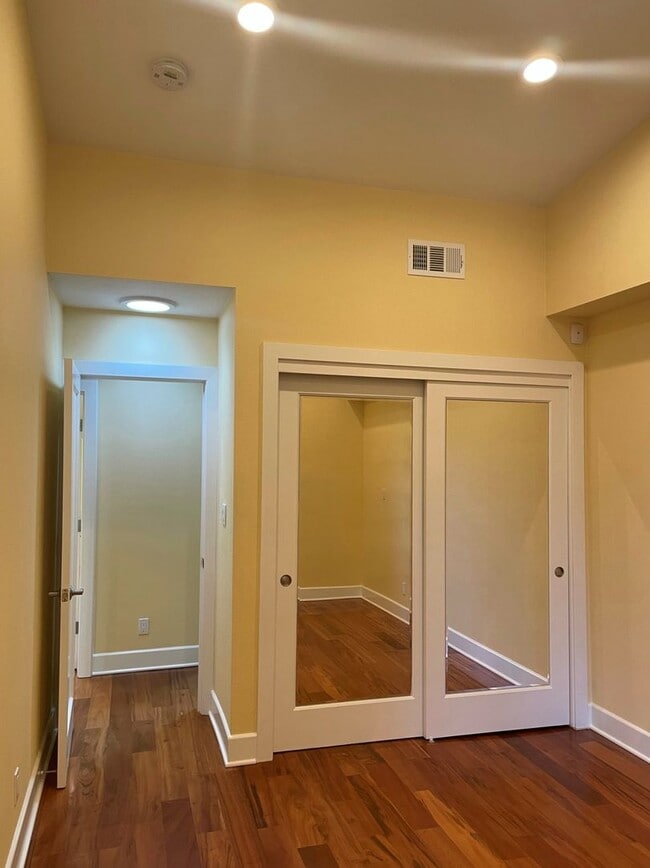 Building Photo - Serene, Executive 5 Bedroom 3 Bath Home with Private Front yard and Backyard - Palo Alto