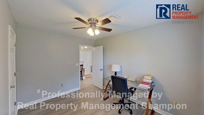 Building Photo - Spacious and Beautifully Updated 3 BD/2 BA...