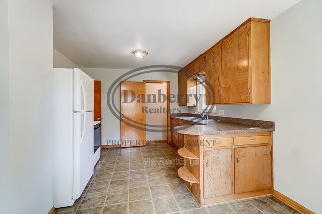 Building Photo - 347 Darrow Ave