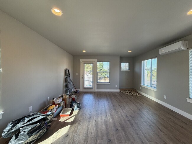 Building Photo - 13214 NE Glisan St