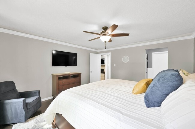 Building Photo - 223 Birchwood Dr