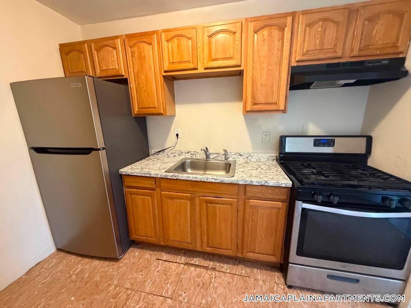 Building Photo - 366 Centre St