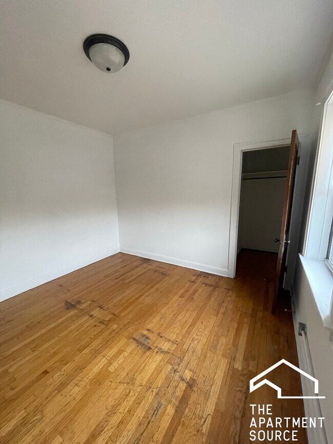 Building Photo - 3256 Maple