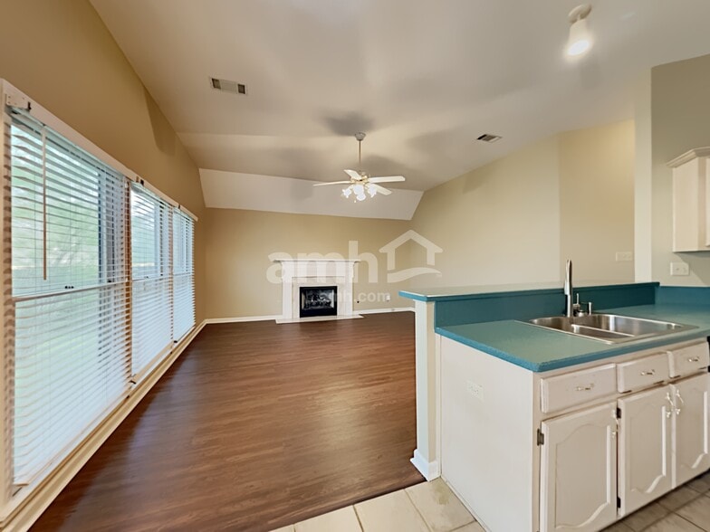 Building Photo - 1226 Sweetie Dr