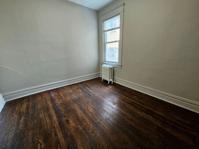 Building Photo - 1300 Kelton Ave